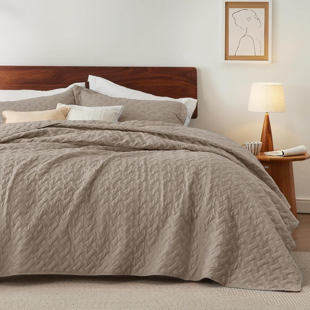Bedsure Quilts Queen Size - Lightweight Bedspreads Queen Size with Basket Weave Pattern, Soft Quilt Bedding Set, Taupe Comforter Set Coverlet for All Seasons with 2 Pillow Shams (90" x 96") | Skin-Friendly Soft, All-Season Comfort, Breathable, Lightweight, Machine Washable