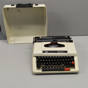 Old-Fashioned Traditional Portable Manual Typewriter,Typable Full Metal Body Typewriter,Retro typewriters,for Notes Or Letters Or Creative Writing (White)