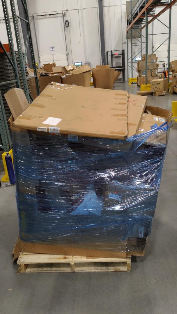 Pallet of Salvage Items Pallet of Salvage Items