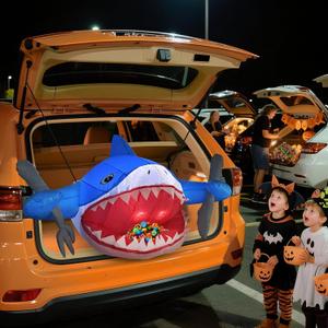 2025 Halloween Trunk or Treat Car Decorations, Shark-Themed Halloween Car Inflatable Decor, Built-in LED Lights & Candy Pocket for Outdoor Trunk Parties & Events