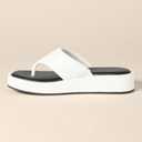 Amazon Essentials Women's Flatform Thong Sandals (8, White Faux Leather)