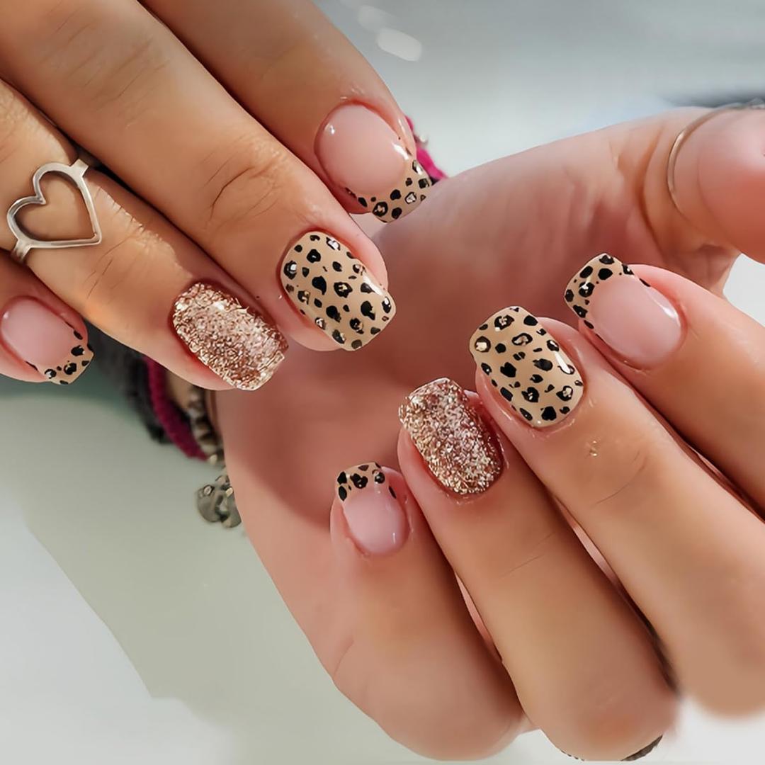 Winter Press on Nails Short Square Fake Nails Press ons Leopard Print French Nail Tips Glue on Nails Sticker Acrylic Kit Glitter False Nail Art Glossy Stick on Nail for Women Manicure 24Pcs
