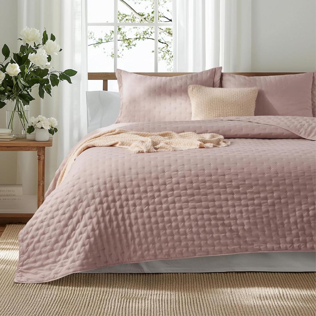 Bedsure Quilts Queen Size - Ultra Soft Queen Quilt Bedding Set for Pink Bedroom Decor, Lightweight All-Season Comforter with 2 Pillow Shams, Dusty Rose Summer Bedspread Coverlet 90x96 Inch (Queen / Full, 08 - Dusty Rose - Clover)