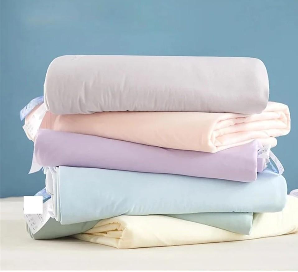 Cooling Twin Size Smooth Air Condition Lightweight Summer Quilt Cool Feeling Fibre Skin-Friendly Breathable for Night Sweats