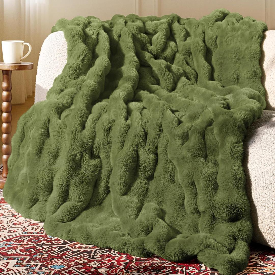 blunique Ultra Soft Cozy Faux Fur Throw Blanket, Fuzzy Plush Thick Bubble Blanket, Oversize Luxury Fluffy Blanket for Couch, Sofa, Bedroom, and Living Room,50x60 Inches,Green