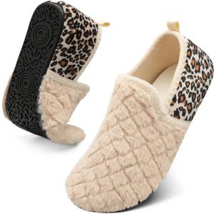 Spesoul Slippers for Women Men Furry Indoor House Shoes Soft Rubber Sole Slipper Socks Slip On House Slippers for Bedroom Home Office Travel Yoga (7-7.5 Women/5.5-6 Men, Ty1 Beigeleo)