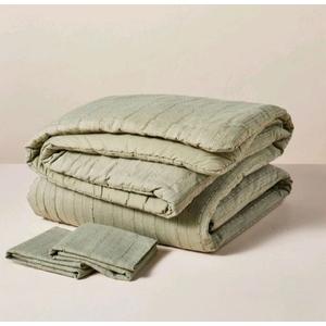 Cozylux Bedding Set, Blanket, and 2 Pillowcases 102"x90"