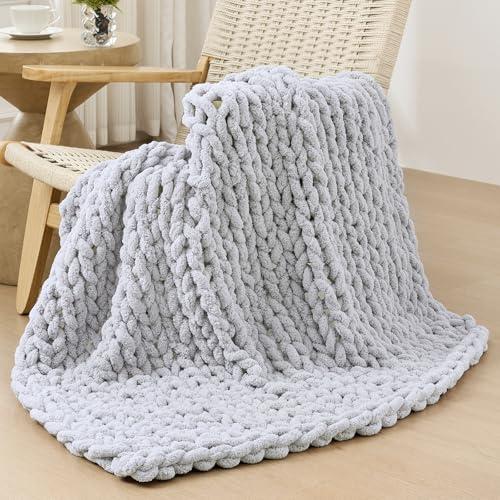 Bigacogo Chunky Knit Throw Blanket for Couch, 120x150 cm, 100% Hand Knitted with Thick Jumbo Chenille Yarn, Cozy Soft Large Rope Knot Cable Crochet Blankets for Sofa Bed Living Room, Light Grey