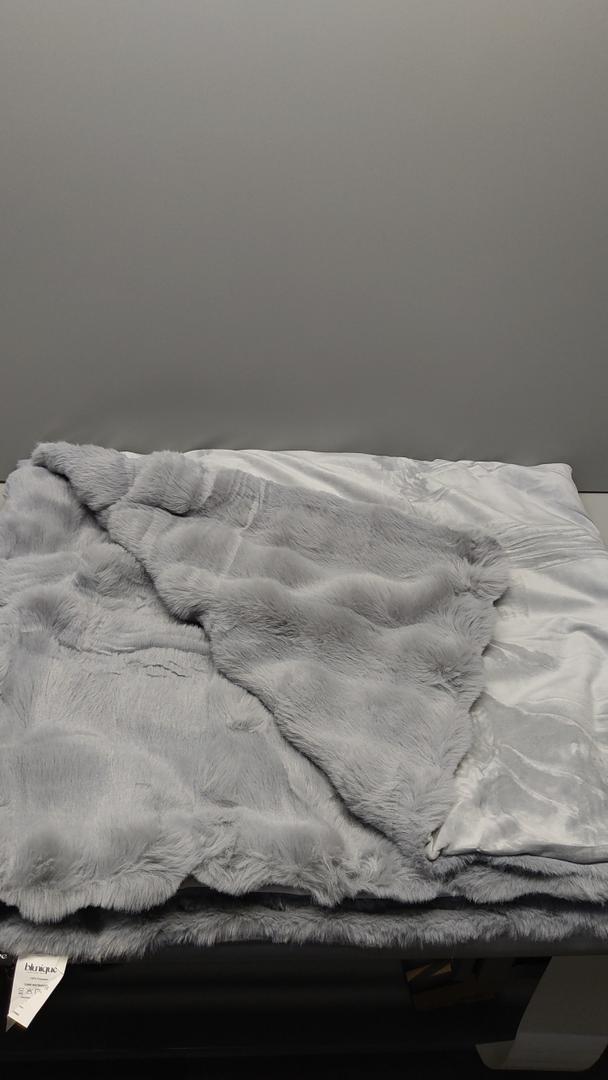 Blunique Ultra Soft Cozy Faux Fur Throw Blanket, Fuzzy Plush Thick Bubble Blanket, Oversize Luxury Fluffy Blanket for Couch, Bed, and Living Room, 60x48 Inches, Light Grey