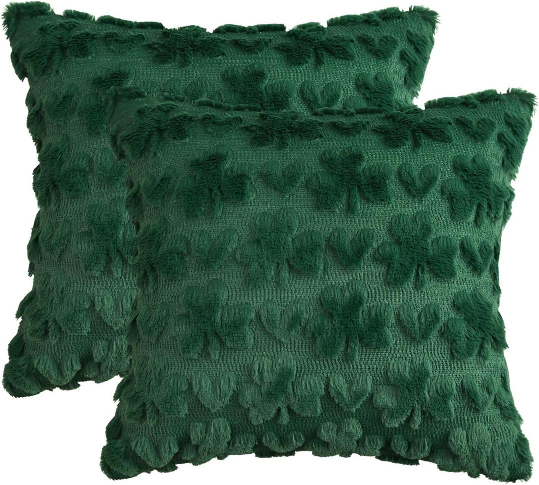 AVOIN colorlife St Patricks Day Shamrock Heart Throw Pillow Covers Set of 2, 18 x 18 Inch Lucky Clover Decoration Green Soft Plush Faux Fur Jacquard Pillow Case for Bedroom Sofa Couch