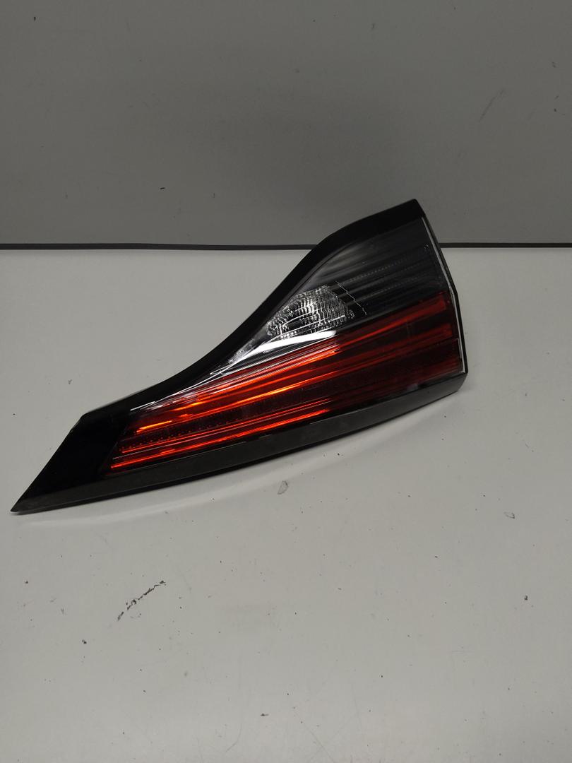 Toyota Sienna Inner Backup Tail Light Passenger Right Side