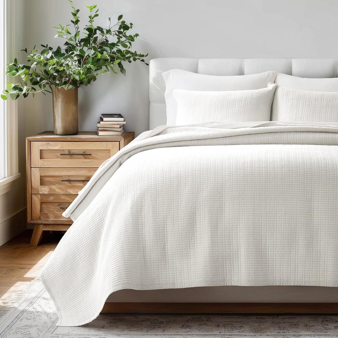 EverGrace 100% Cotton Quilt King Size, Pre-Washed Modern Grid Stitch Lightweight Bedspread Coverlet for All Season, Oversized 3-Piece Bedding Set with 2 Pillow Shams, Bright White
