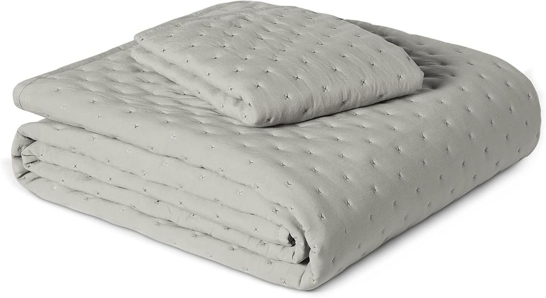 Amazon Basics Brushed Microfiber Quilt Set, Extra Soft with Natural Texture, 2-Piece,Twin/Twin XL, Grey