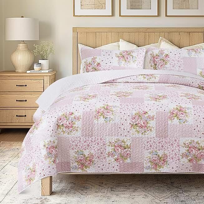 Soul & Lane Cotton Quilt Set Queen , Pink Floral Patchwork Bedding Set with Coquette Cottagecore Aesthetic Flower Shabby Chic Pattern, Lightweight Quilted Comforter for All Season