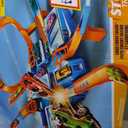 Hot Wheels Track Set with 1:64 Scale Toy Car, 4 Intersections for Crashing, Powered by a Motorized Booster, Criss-Cross Crash Track 