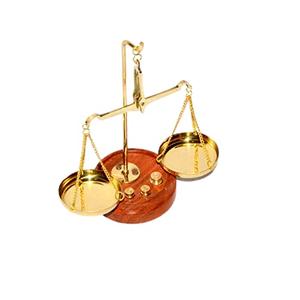 Royalantique Graceful Brass Antique Weighing Scale Balance Justice Law Scale Decoration Divine Item Jewellery with Complete Weight Vintage Weighing Machine Taraju Apothecary Scale