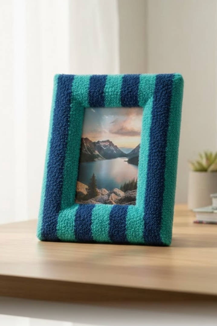 TUFTED PICTURE FRAME FITS 4 × 6 PHOTOS