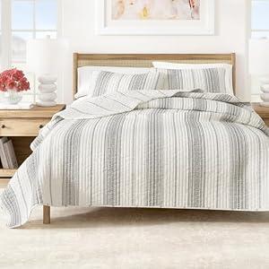 Great Bay Home Striped Quilt Set - 3-Piece King/California King Size Farmhouse Bedding Set - Lightweight, All-Season, Reversible Bedspread (Cream/Grey)