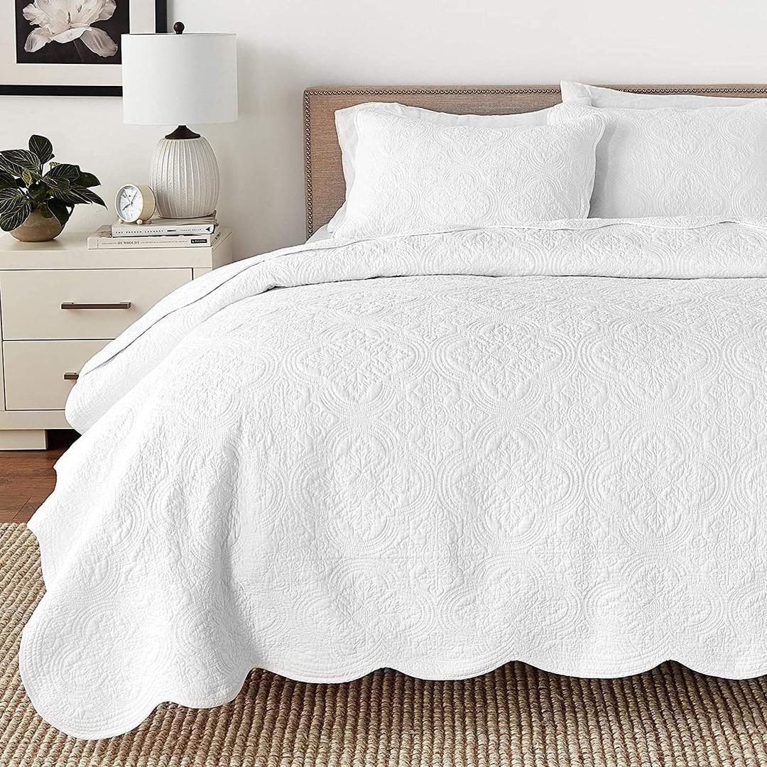 Cozy Line Home Fashions 2 Piece Blantyre Scalloped Edge Cotton Quilt Set, Twin, White