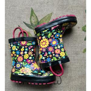 Floral SwirlRain Boot (size 9)