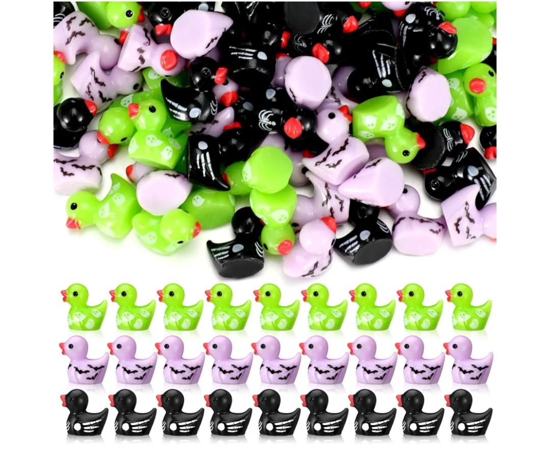 100 Pcs Halloween Mini Resin Ducks Funny Tiny Duck Figurines Bulk Ghosts Skeletons Patterns Ornament for Halloween Party Favors Goodie Bag Fillers Garden Micro Landscape Dollhouse DIY Craft