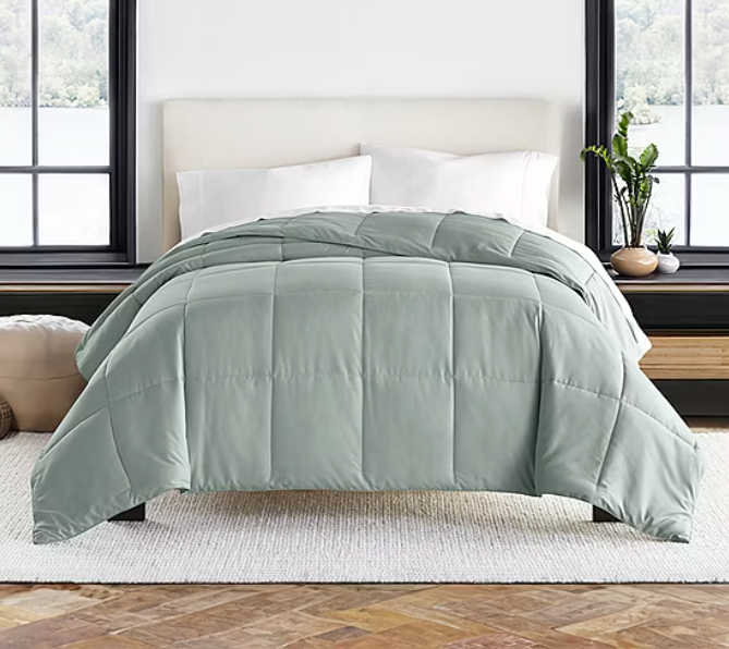 Casual Comfort Premium Ultra Soft Down Alternative Lightweight Wrinkle Resistant Comforter, Queen Size