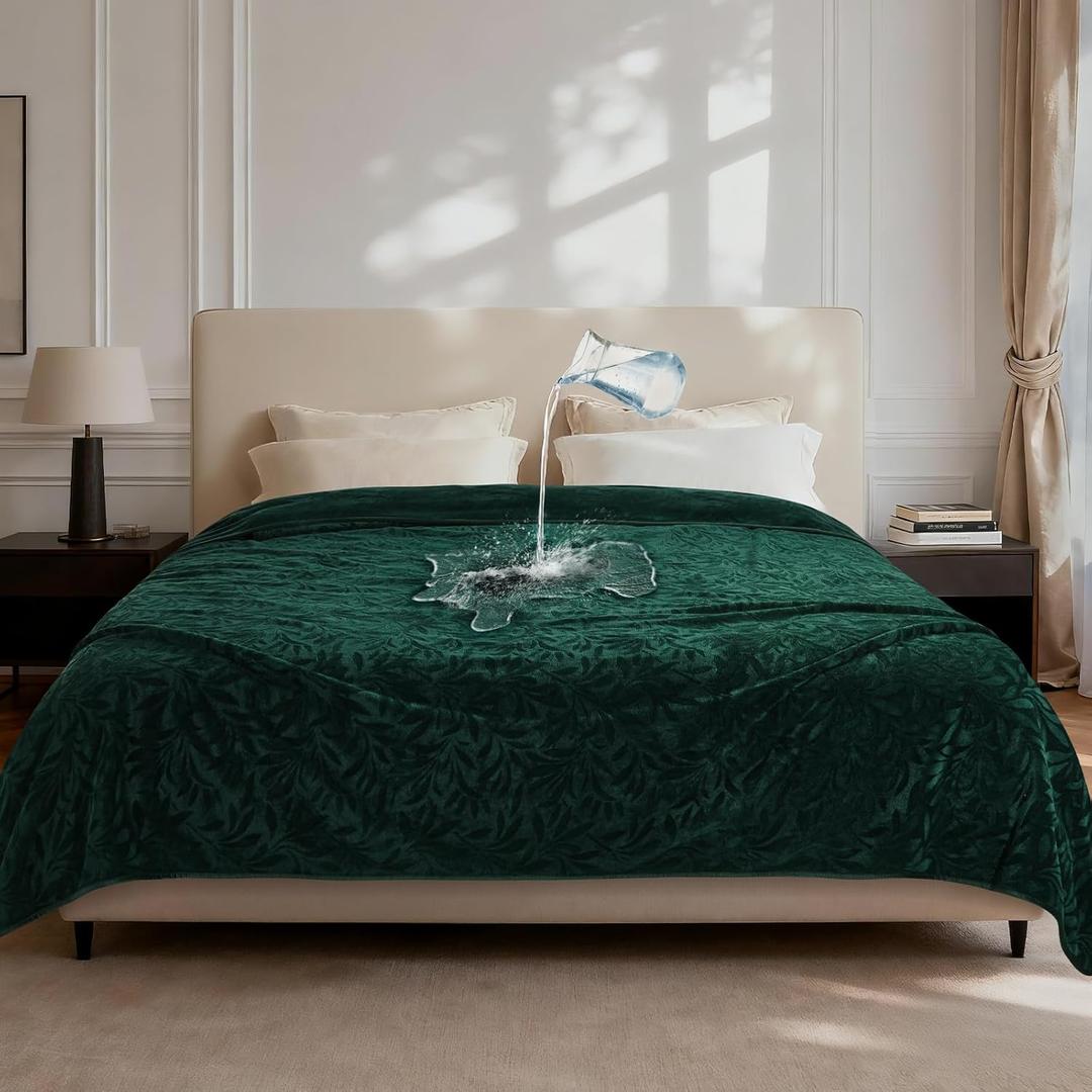 LOOBANI Waterproof Blanket for Bed: Soft Flannel Love Blanket 60"x80" for Twin Size Bed, Stain & Leak Proof Sofa Protector Waterproof Dog Blanket for Pets, Includes a Storage Bag (Green)