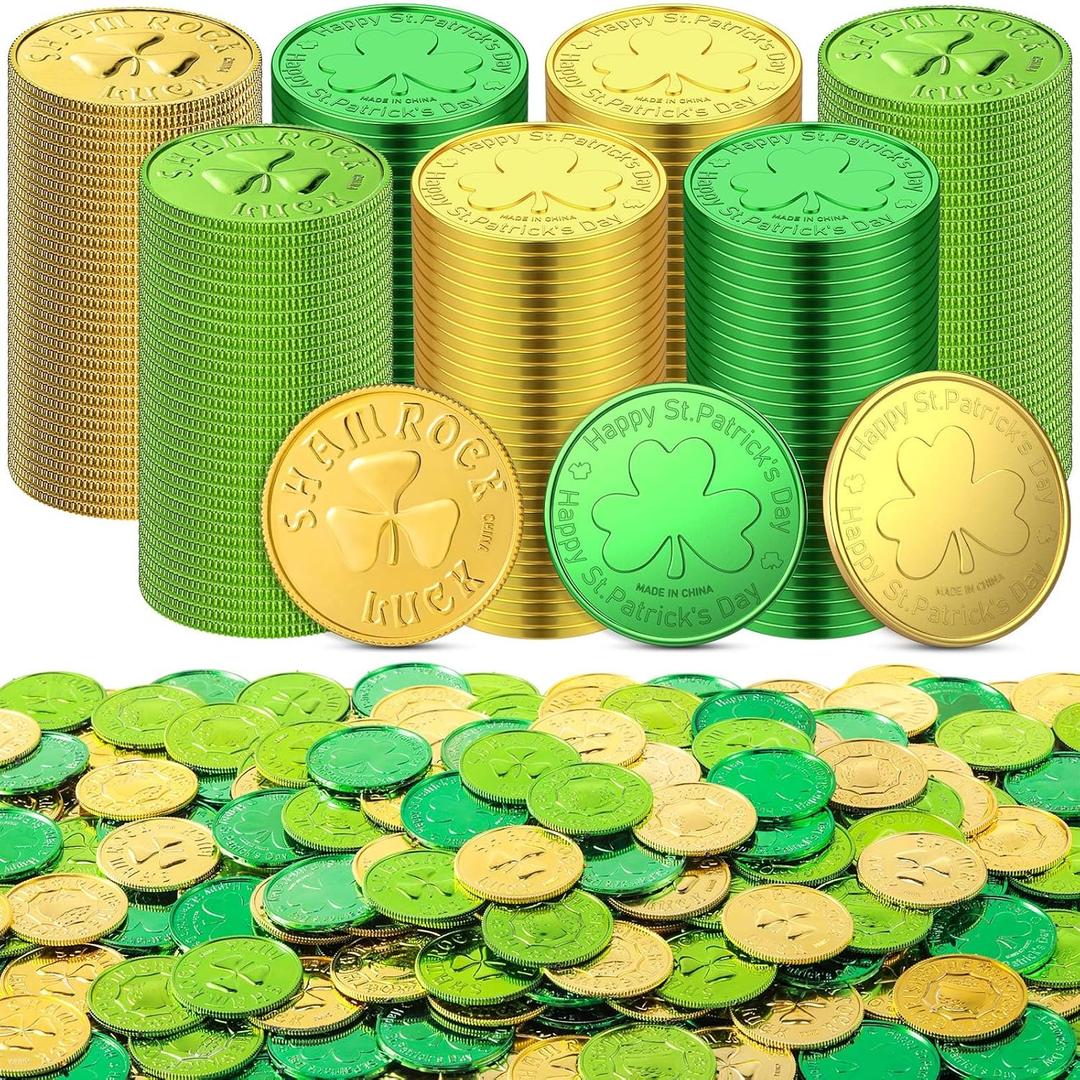 Sanwuta 600 Pcs St. Patrick's Day Gold Coins Plastic Gold Green Lucky Coins St. Patrick's Day Decorations 3 Clover Coins Shamrock Leprechaun Coins for Irish Party Table Favors