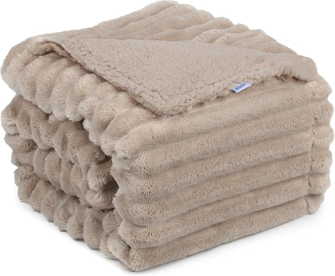 Waterproof Dog Blanket, Soft Fleece Blanket for Couch Protector, Reversible Pet Blankets Furniture Protector Cover for Small Medium Large Dogs Cats (Line, 30"x40")