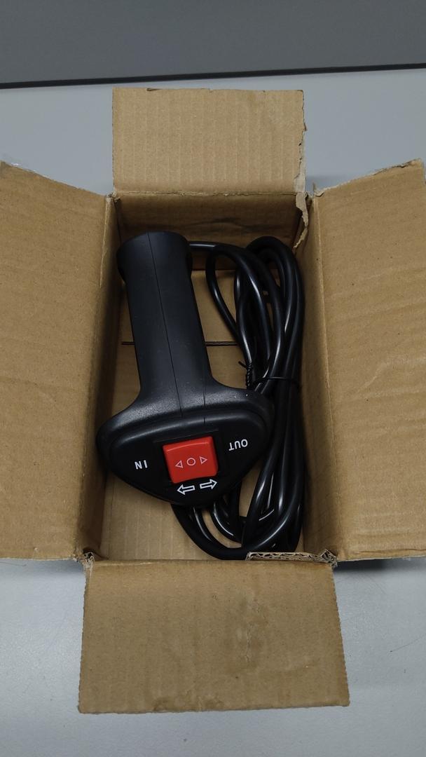 Winch Controller,3 Pin Male Plug Electric Winch Remote Control Controller with 9.2ft Cable for Car Off Road Vehicle