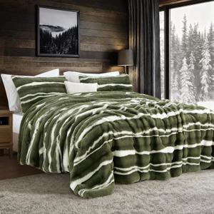 Wonderful 3 Pieces Fluffy Faux Rabbit Fur Comforter Set Queen Size, Dark Green Plush Fuzzy Bedding Set, Animal Stripes Design Warm Soft Comforter Bedding Set for All Season,90"x94"