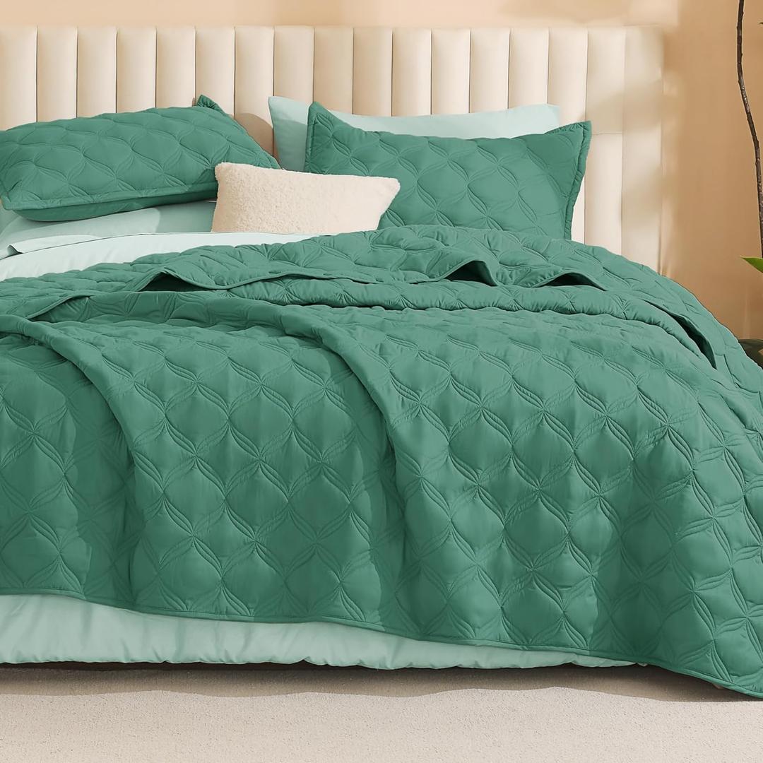 Litanika King Size Quilt Bedding Set, Haze Green Summer Lightweight Soft Comforter Bedspreads & Coverlets, Boho Farmhouse Bedding Cover Bed Decor All Season, 3 Pieces (1 Quilt, 2 Pillowcases)