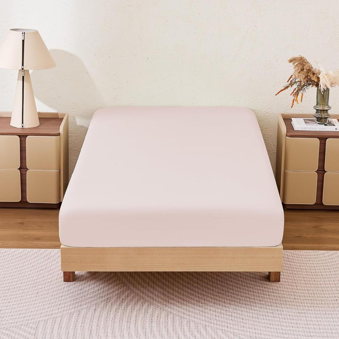 Amazon Basics Soft Fitted Sheet, Lightweight Bottom Sheet, 14-Inch Deep Pocket, Durable and Long Lasting, Easy Care, Queen, Pink, Pack of 2