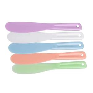4 Pcs Large Plastic Cosmetic Spatula Reusable Candy Color Cosmetic Mask Mixing Spoon Scoops Spatulas Stick Applicator Beauty Spa Makeup Tools for Facial Skin Care DIY Mask Mixing Sampling Tools