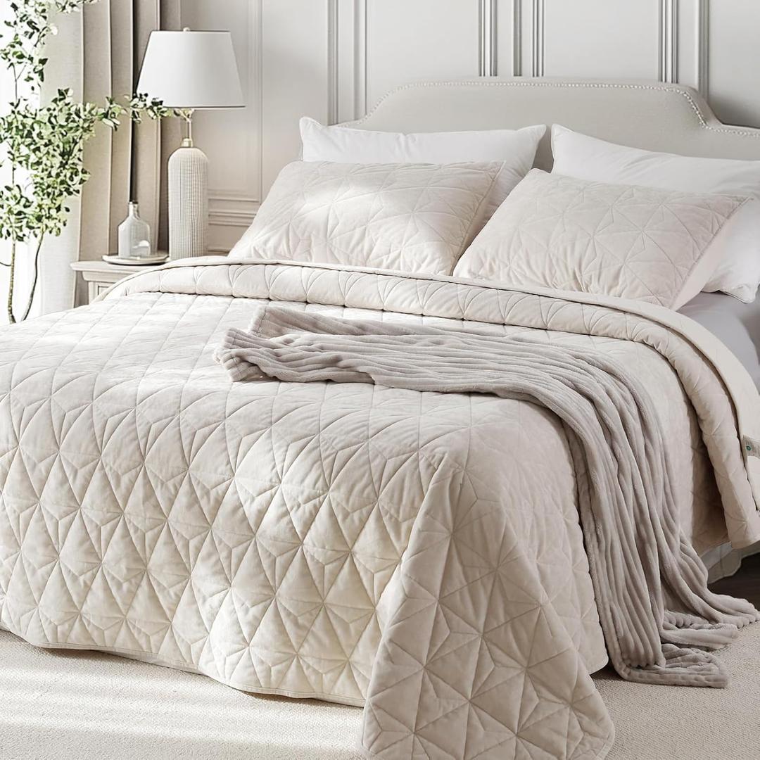 Twin Luxury Velvet Quilt Set - 68"x86" Geometric Stitched Triple-Layered Lightweight All-Season Coverlet with 2 Pillow Shams, Khaki Gray