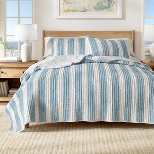 King Coastal Quilt Bedding Set, Summer Coastal Quilt with Shams, Beach 3-Piece Reversible All Season Bedspread Quilt Set. Lightweight Nautical Quilted Coverlet. Casco Bay Collection, Blue.