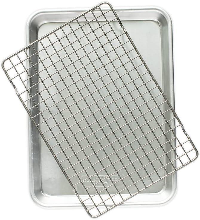 Nordic Ware Naturals Quarter Sheet with Oven-Safe Nonstick Grid (Quarter Sheet with Nonstick Grid)