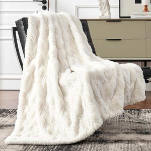 Cozy Bliss Faux Fur Textured Throw Blanket for Couch Super Soft Fuzzy Bed Blanket Gift for Women Premium 3D Ribbed Jacquard All Season Use Cream White Zigzag 50"*60"